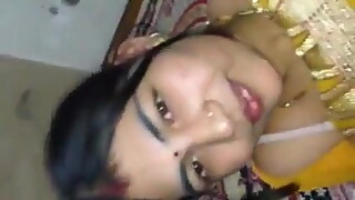 Desi bhabhi in saree with lovely boobs and seducing face